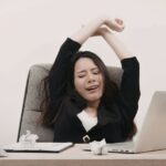 A person signing a loan agreement to get a signature loan fast with no collateral required