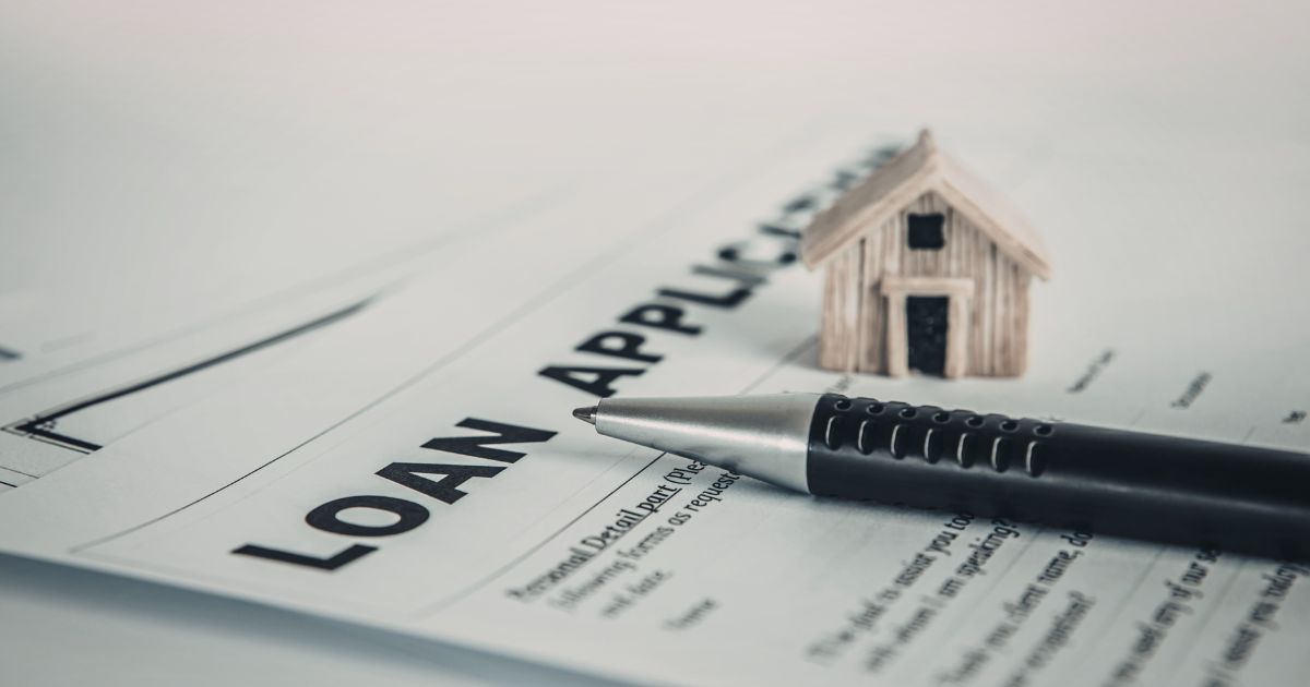 A person reviewing a short term signature loan application for bad credit on a laptop at home.